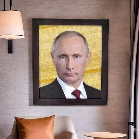 Картина «В.В. Путин» на ониксе в рамке из ясеня