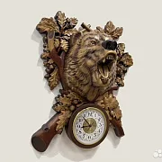 Резные часы «Медведь ревун» из бука — фотография 2
