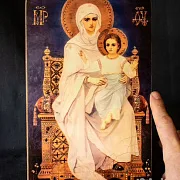 Икона деревянная "Богоматерь на престоле" — фотография 1