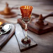 Бокал для вина из камня (янтарь) — фотография 1
